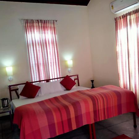 Naurang Yatri Niwas Hotel Garli Buitenkant foto