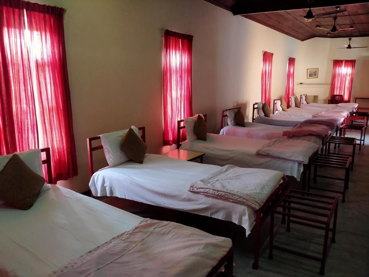 Naurang Yatri Niwas Hotel Garli Buitenkant foto