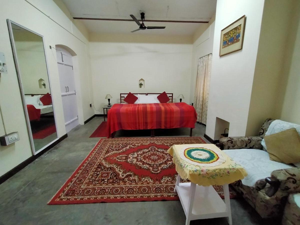 Naurang Yatri Niwas Hotel Garli Buitenkant foto