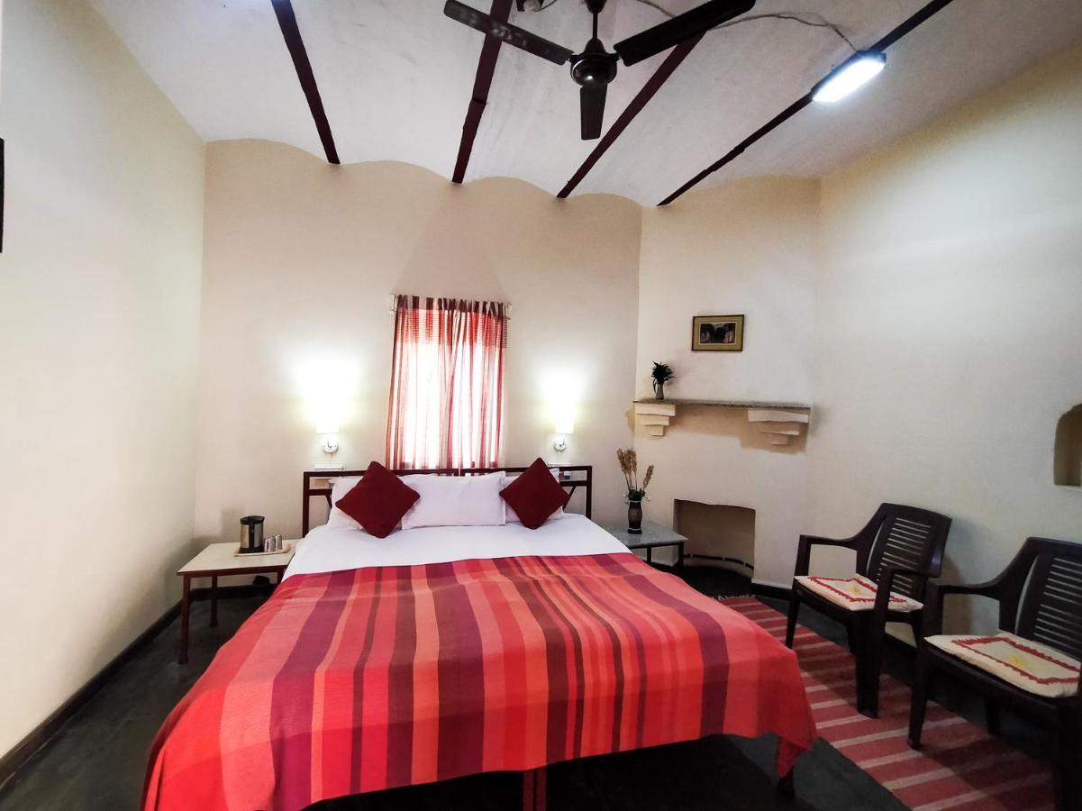 Naurang Yatri Niwas Hotel Garli Buitenkant foto