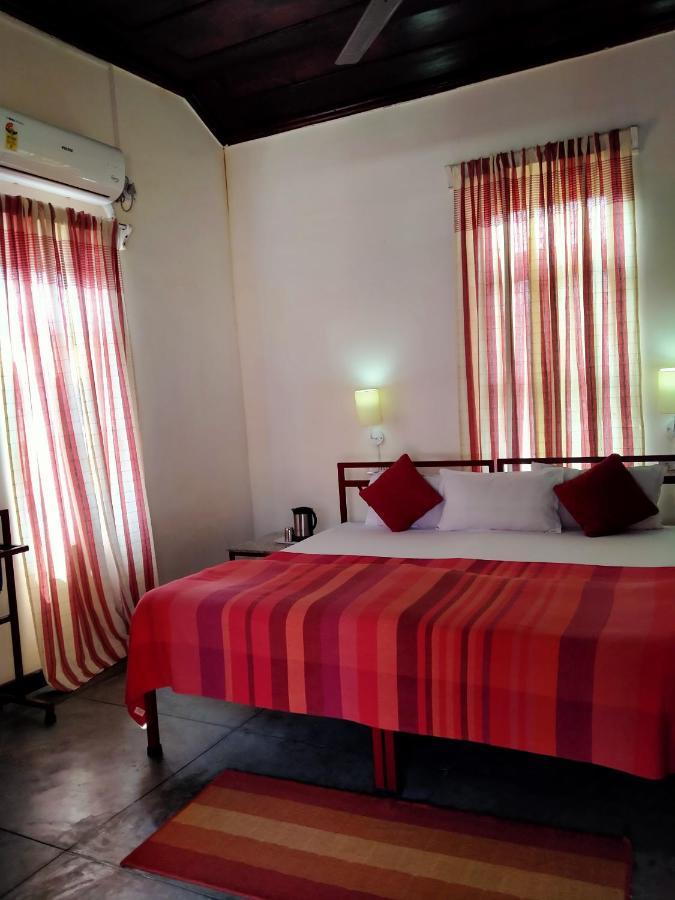 Naurang Yatri Niwas Hotel Garli Buitenkant foto
