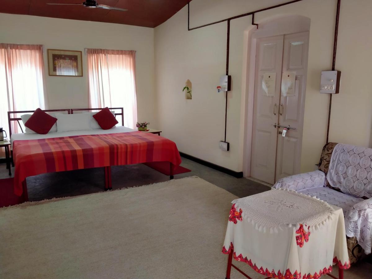 Naurang Yatri Niwas Hotel Garli Buitenkant foto