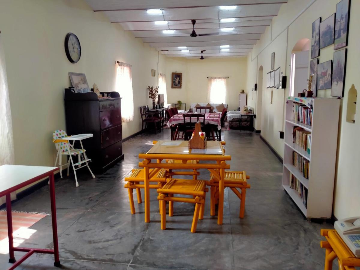 Naurang Yatri Niwas Hotel Garli Buitenkant foto
