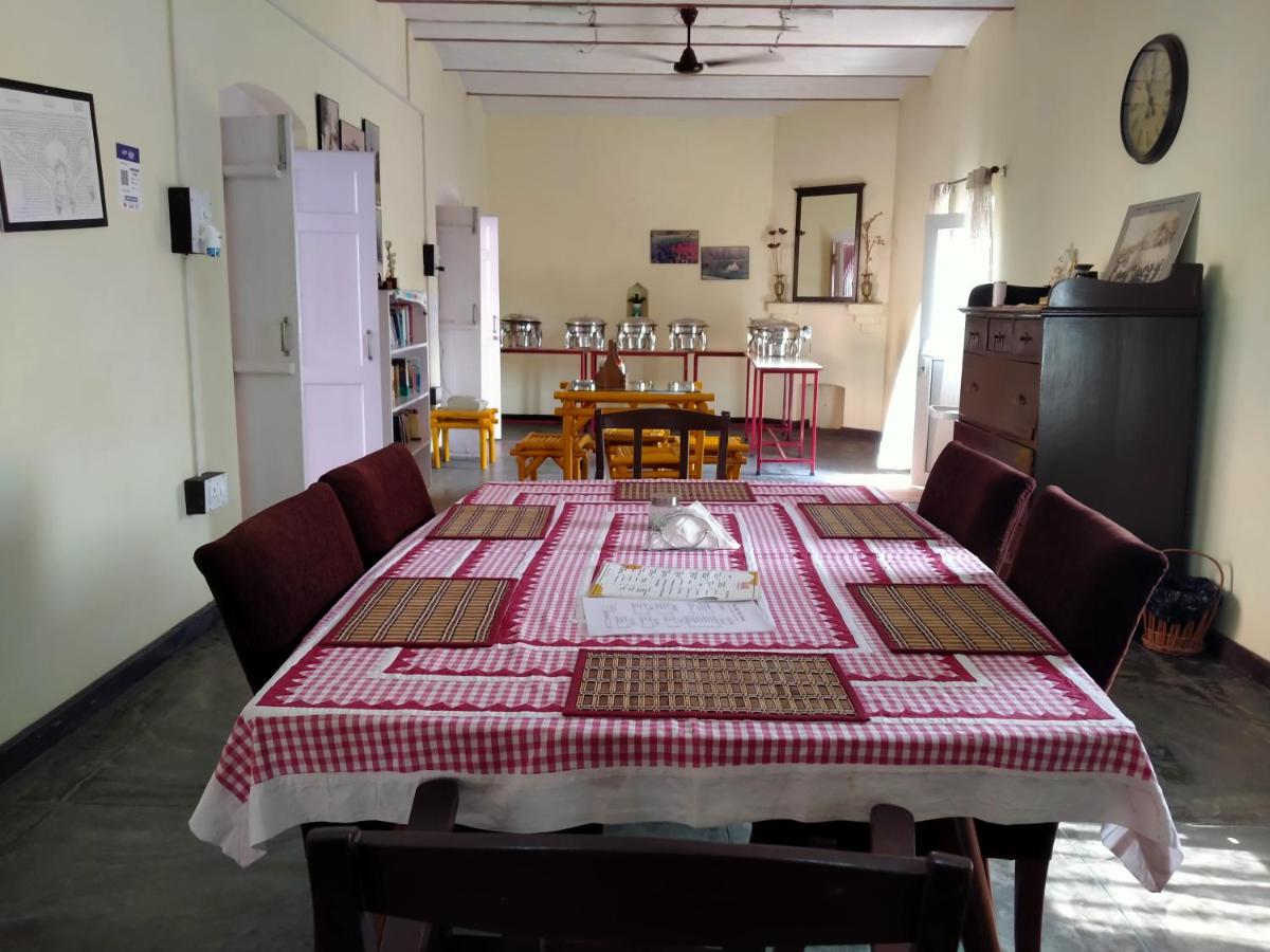 Naurang Yatri Niwas Hotel Garli Buitenkant foto