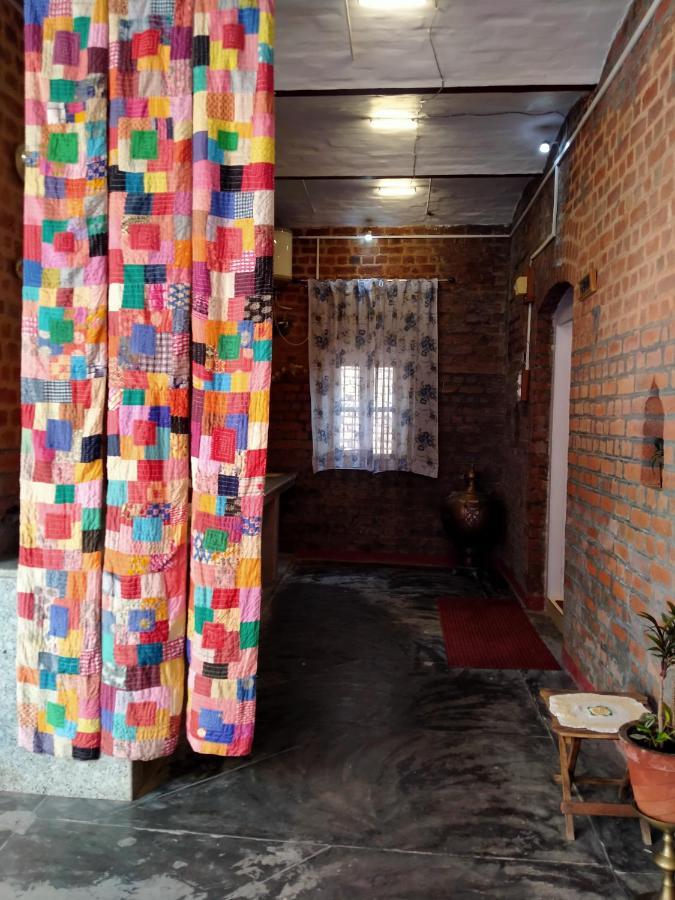 Naurang Yatri Niwas Hotel Garli Buitenkant foto