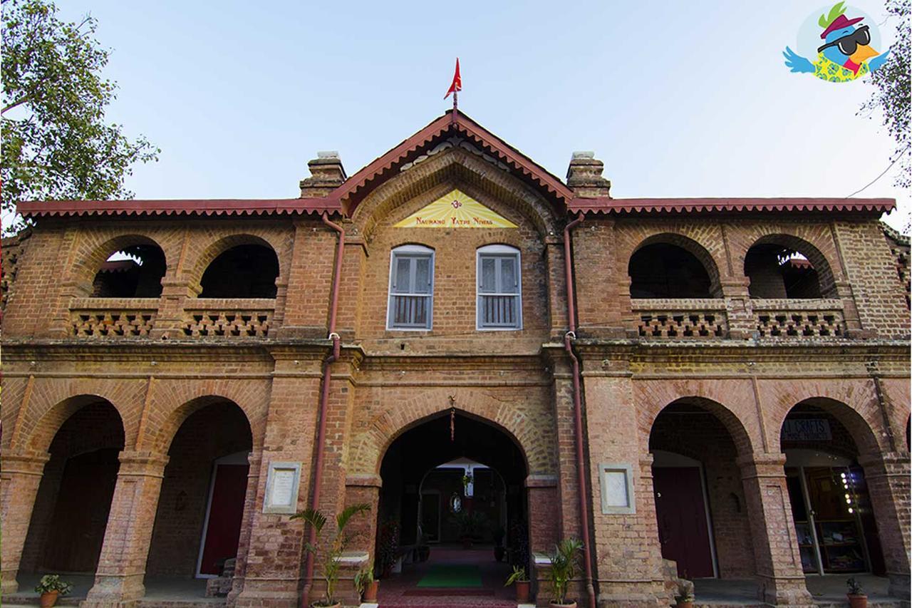 Naurang Yatri Niwas Hotel Garli Buitenkant foto