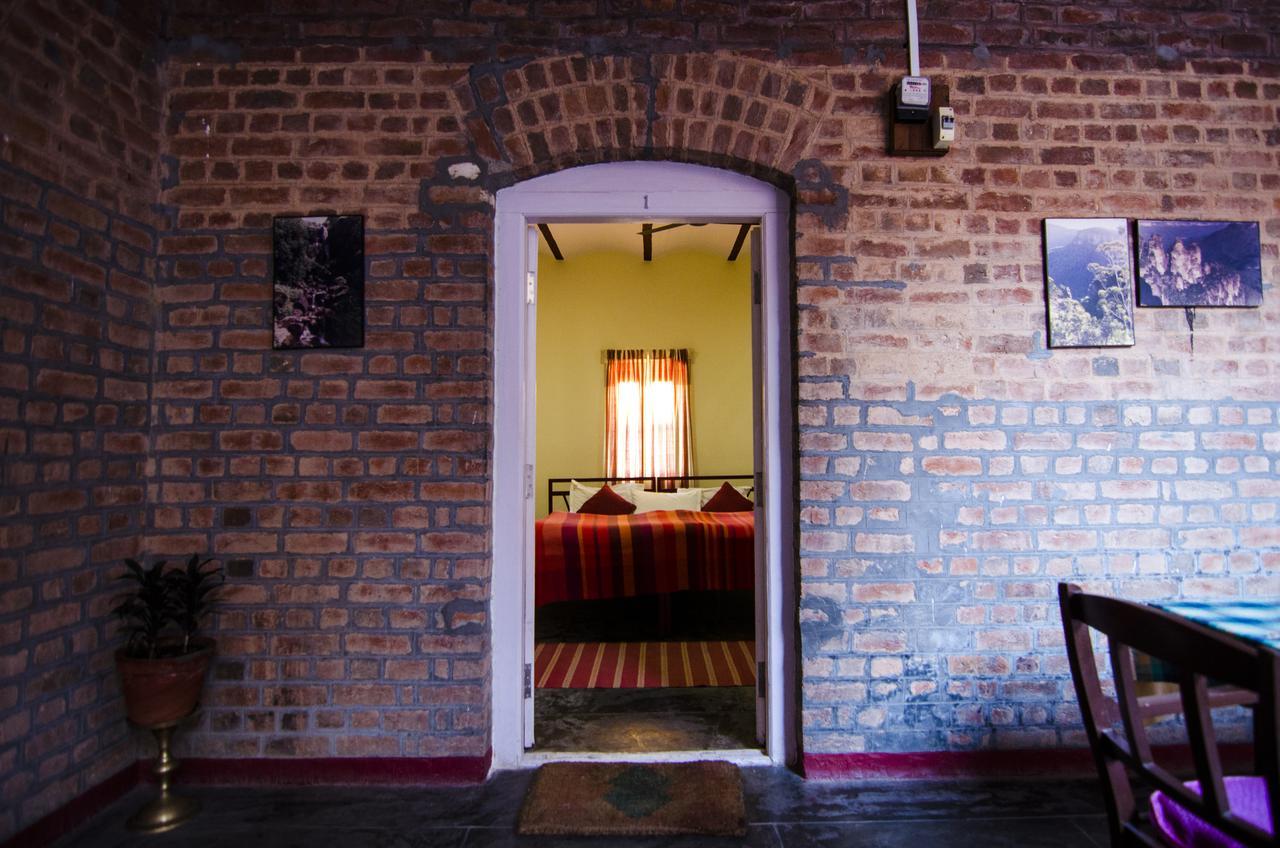 Naurang Yatri Niwas Hotel Garli Buitenkant foto