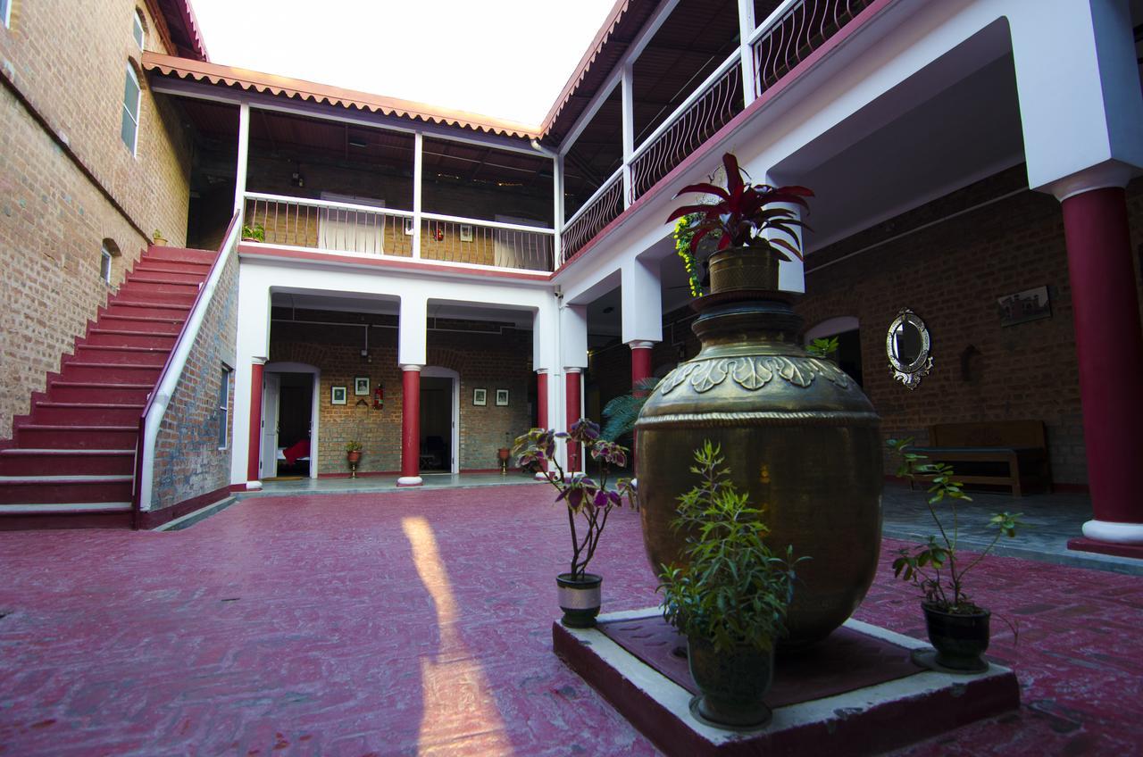 Naurang Yatri Niwas Hotel Garli Buitenkant foto