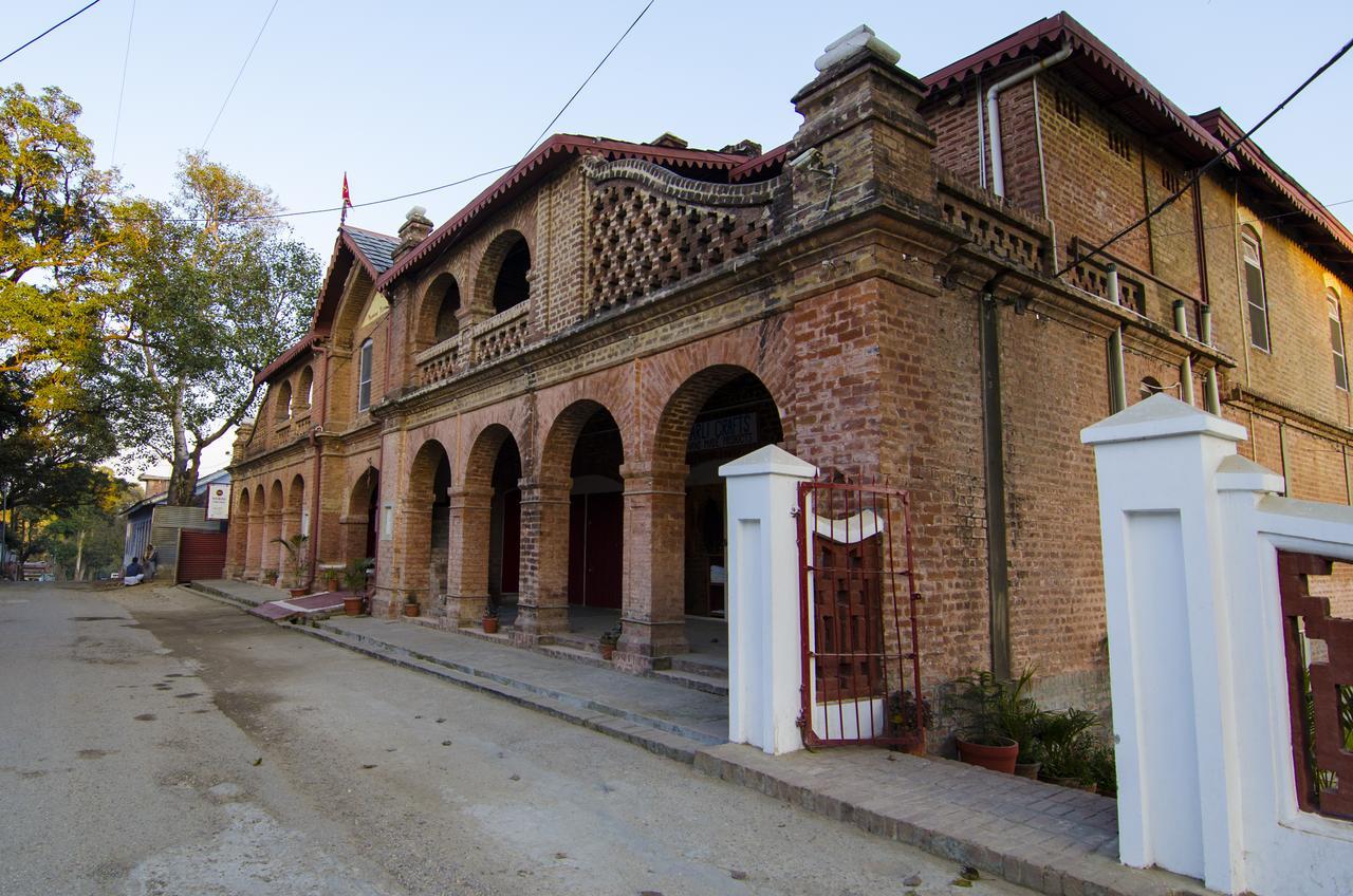 Naurang Yatri Niwas Hotel Garli Buitenkant foto