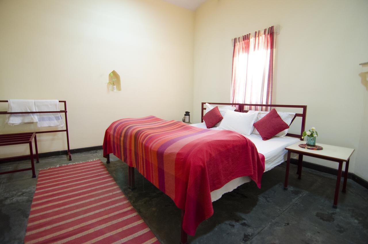 Naurang Yatri Niwas Hotel Garli Buitenkant foto