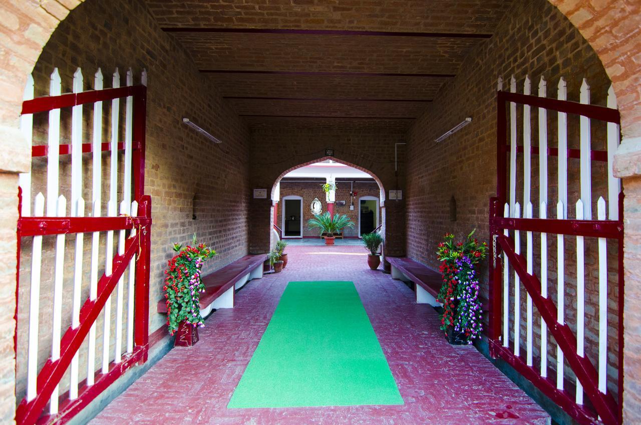 Naurang Yatri Niwas Hotel Garli Buitenkant foto